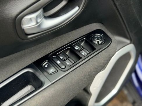 Used 2021 Jeep Renegade Latitude image 22