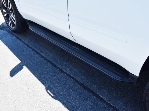Used 2018 Chevrolet Tahoe Premier AWD/4WD image 19