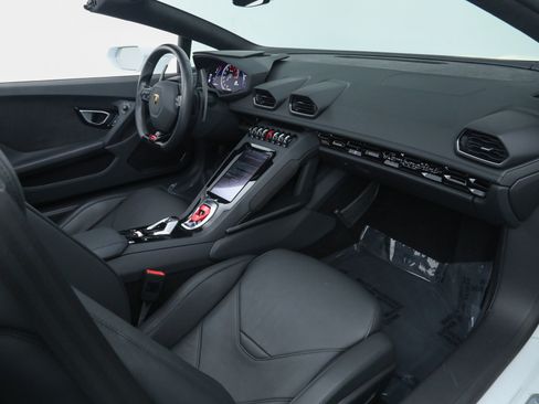 Used 2023 Lamborghini Huracan EVO image 17