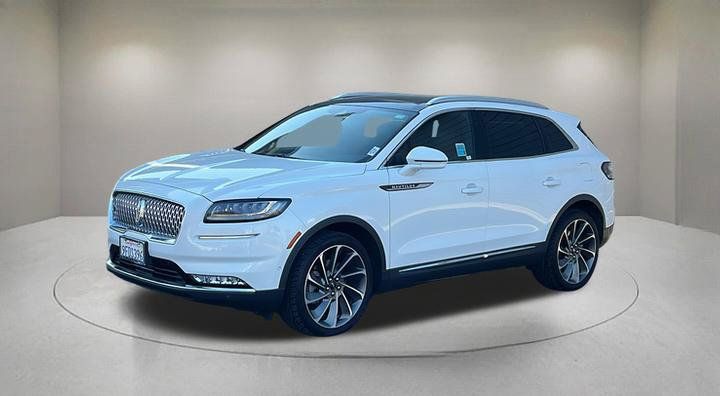 Used 2022 Lincoln Nautilus Reserve w/ Equipment Group 202A AWD/4WD image 2