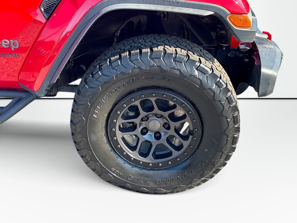 Used 2021 Jeep Wrangler Unlimited Rubicon w/ Xtreme Recon 35" Tire Package AWD/4WD image 11