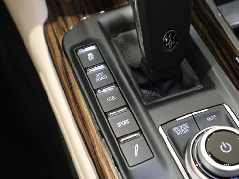 Used 2022 Maserati Levante GT image 38