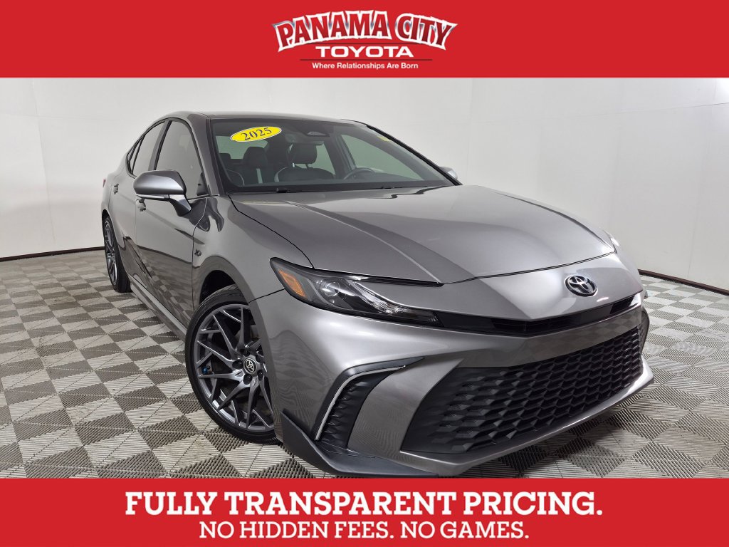 Used 2025 Toyota Camry SE w/ Convenience Package FWD image 1