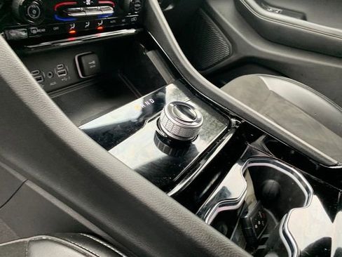 Used 2023 Jeep Grand Cherokee Altitude image 22