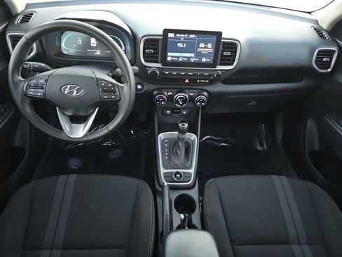 Used 2024 Hyundai Venue SEL image 9