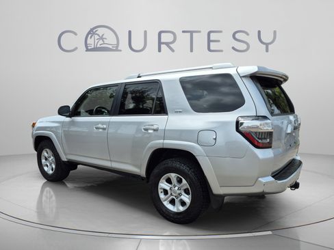 Used 2018 Toyota 4Runner SR5 RWD image 3