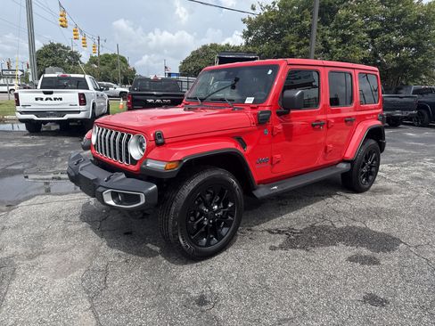 Used 2025 Jeep Wrangler Unlimited Sahara AWD/4WD image 6