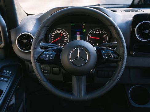 Used 2025 Mercedes-Benz Sprinter 2500 image 18