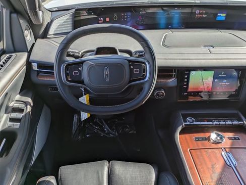 New 2025 Lincoln Navigator Black Label AWD/4WD image 16