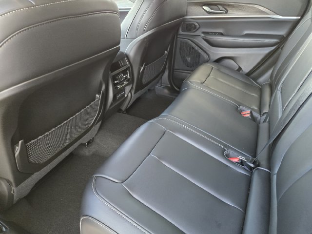 New 2027 Jeep Grand Cherokee Limited AWD/4WD image 21