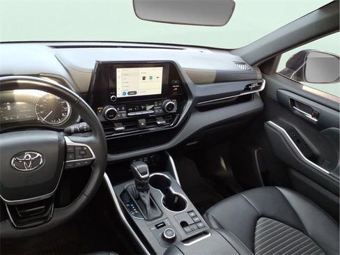 Used 2023 Toyota Highlander L image 9