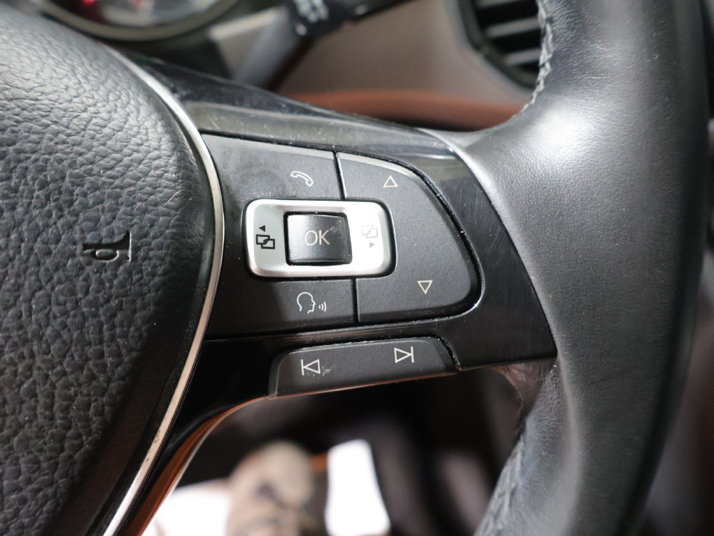 Used 2018 Volkswagen Atlas SEL AWD/4WD image 34