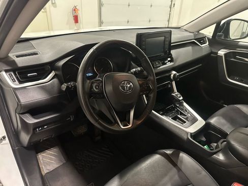 Used 2020 Toyota RAV4 XLE Premium image 13
