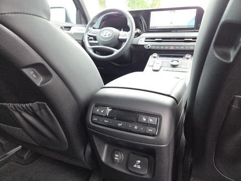 Used 2025 Hyundai Palisade SEL FWD image 24