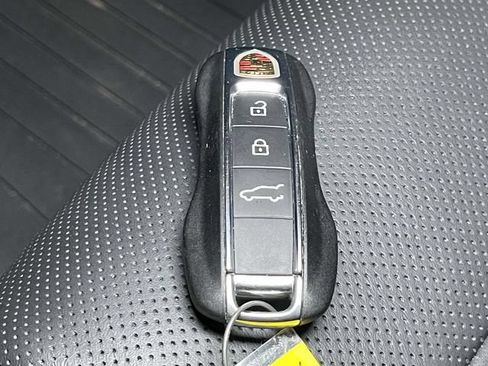 Certified 2025 Porsche Cayenne Coupe AWD/4WD image 45