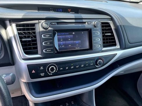 Used 2015 Toyota Highlander LE AWD/4WD image 6