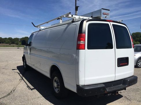 Used 2019 Chevrolet Express 3500 Extended w/ Driver Convenience Package RWD image 10