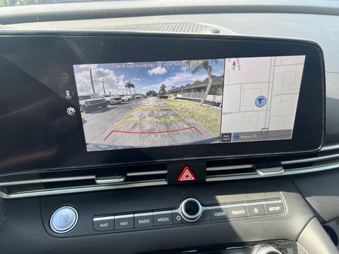 Used 2024 Hyundai Elantra SEL FWD image 13
