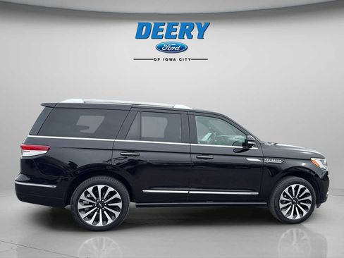 Used 2023 Lincoln Navigator Reserve image 8