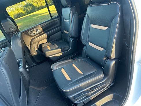 Used 2022 GMC Yukon XL AT4 image 19