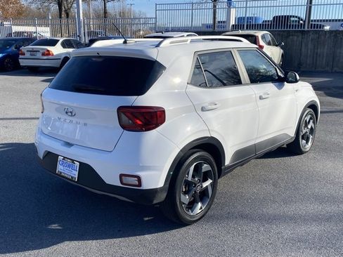 Used 2023 Hyundai Venue SEL image 8