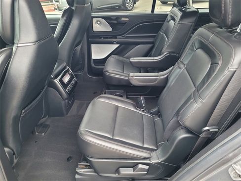 Used 2022 Lincoln Aviator Reserve w/ Equipment Group 201A image 9