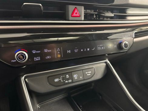 Certified 2025 Kia Carnival SX Prestige image 25