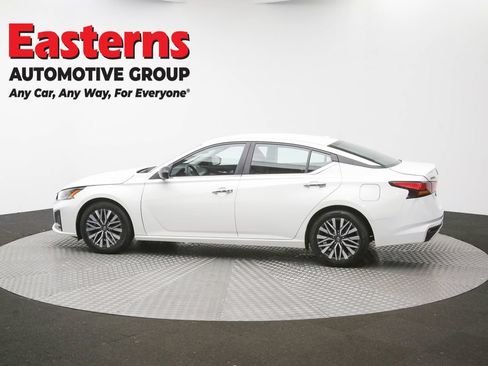 Used 2025 Nissan Altima 2.5 SV FWD image 62
