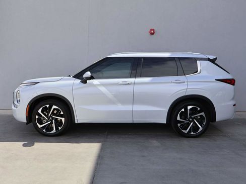 Used 2022 Mitsubishi Outlander SEL FWD image 2