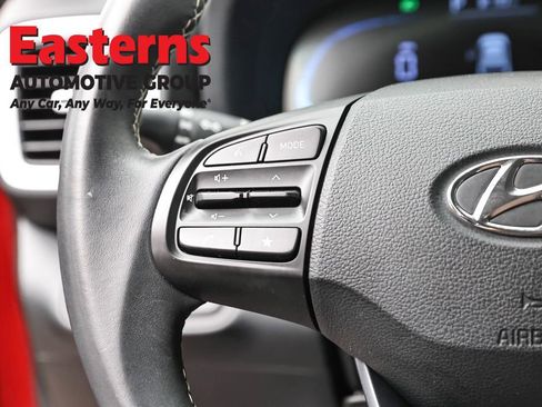 Used 2025 Hyundai Venue Limited image 15