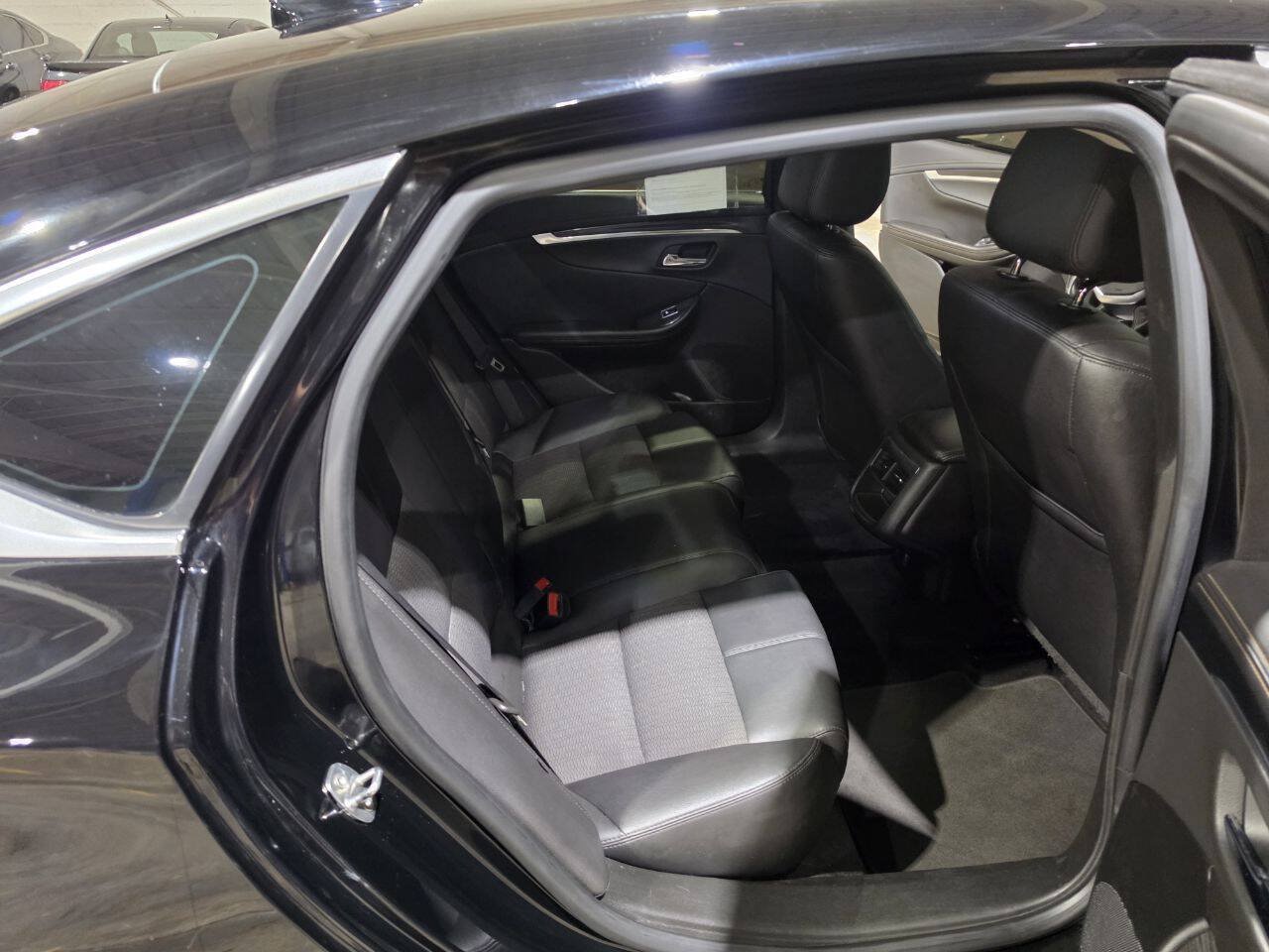 Used 2019 Chevrolet Impala LT FWD image 28