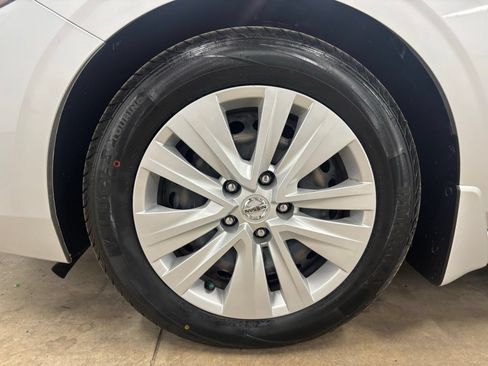 Used 2023 Nissan Sentra S FWD image 9