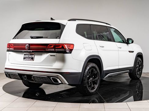 Used 2025 Volkswagen Atlas Peak Edition SE AWD/4WD image 10