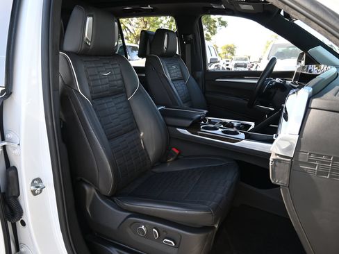 Used 2025 Cadillac Escalade Sport Platinum AWD/4WD image 27