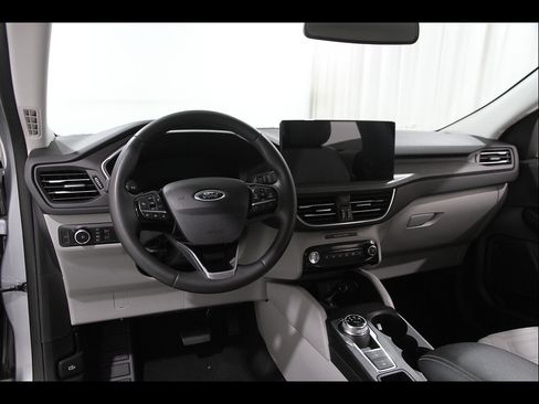 Used 2023 Ford Escape Platinum w/ Premium Technology Package AWD/4WD image 6