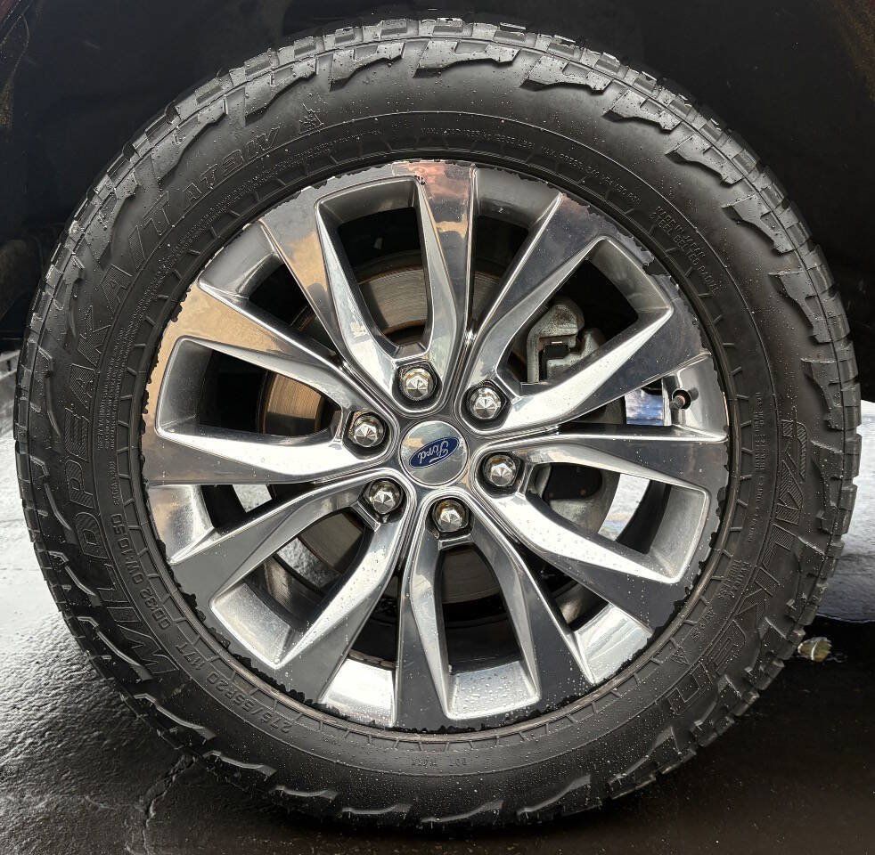 Used 2017 Ford F150 Lariat w/ Equipment Group 502A Luxury AWD/4WD image 31