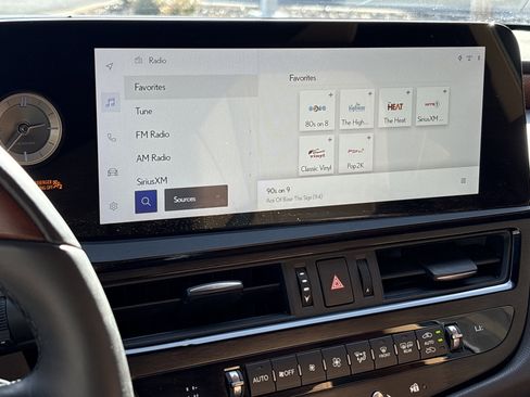 Used 2023 Lexus ES 350 Ultra Luxury image 23