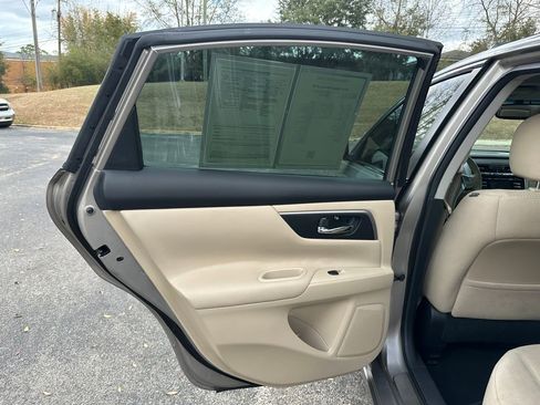 Used 2015 Nissan Altima 2.5 SV w/ Convenience Package image 28