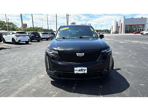 Used 2021 Cadillac XT6 Premium Luxury w/ LPO, ONYX Package AWD/4WD image 2