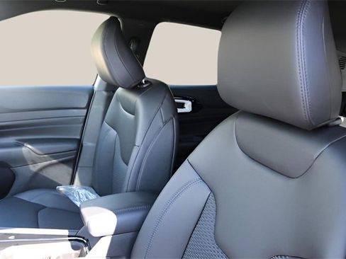 New 2026 Jeep Compass Latitude image 10