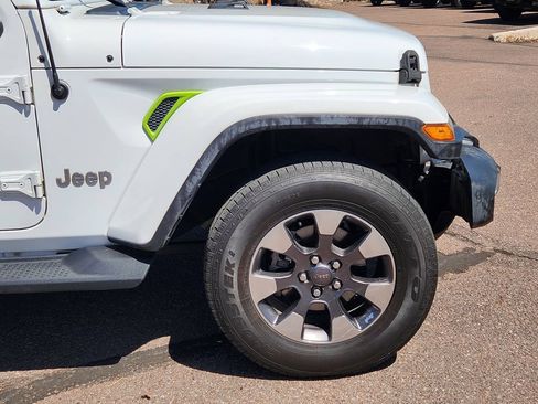 Used 2018 Jeep Wrangler Unlimited Sahara AWD/4WD image 29