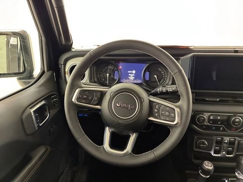 Used 2025 Jeep Wrangler Unlimited Sahara w/ Safety Group image 22