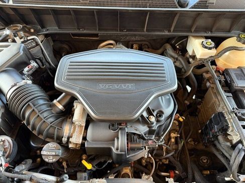 Used 2019 GMC Acadia Denali image 5