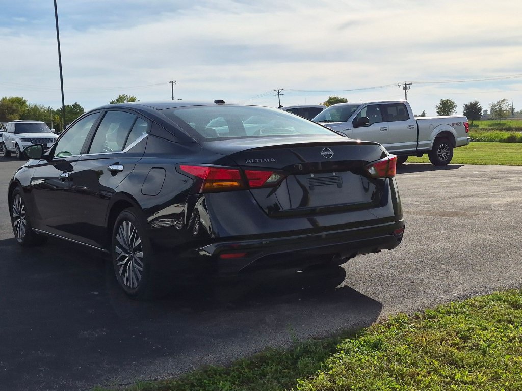 Used 2025 Nissan Altima 2.5 SV FWD image 4