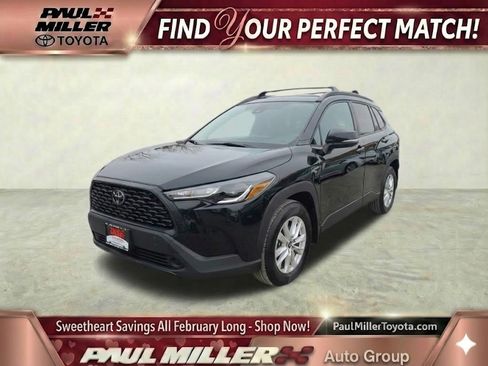 Certified 2022 Toyota Corolla Cross LE image 1