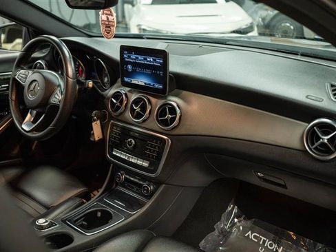 Used 2018 Mercedes-Benz GLA 250 w/ Convenience Package image 12
