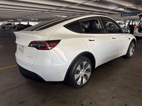 Used 2023 Tesla Model Y Long Range image 3