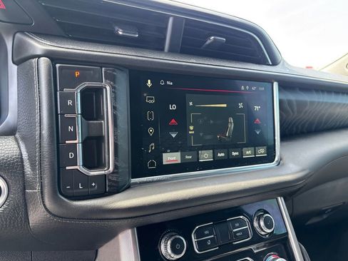 Used 2023 GMC Yukon Denali RWD image 18
