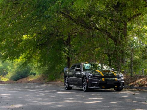 Used 2020 Dodge Charger R/T w/ Plus Group RWD image 38