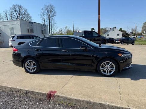 Used 2018 Ford Fusion SE w/ Fusion SE Technology Package FWD image 5
